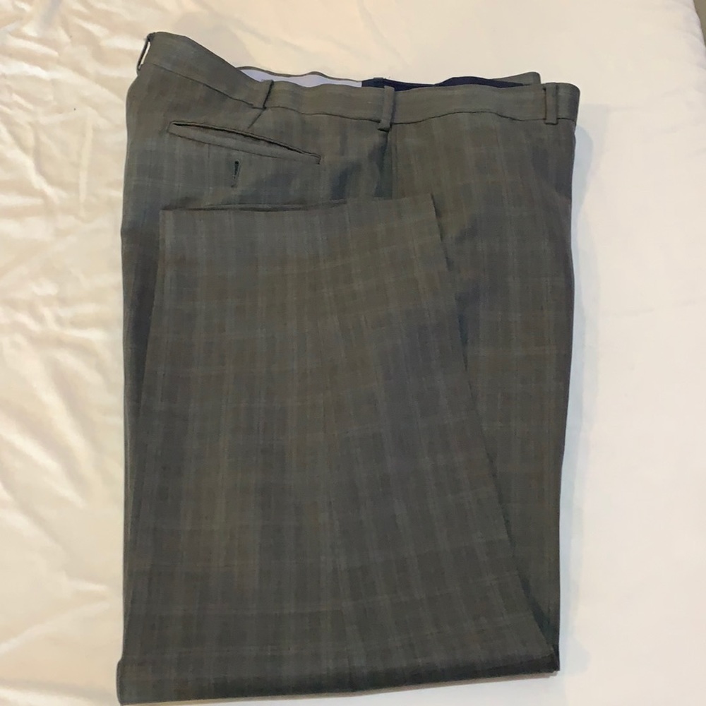 Roundtree and York flat front stretch no cuff